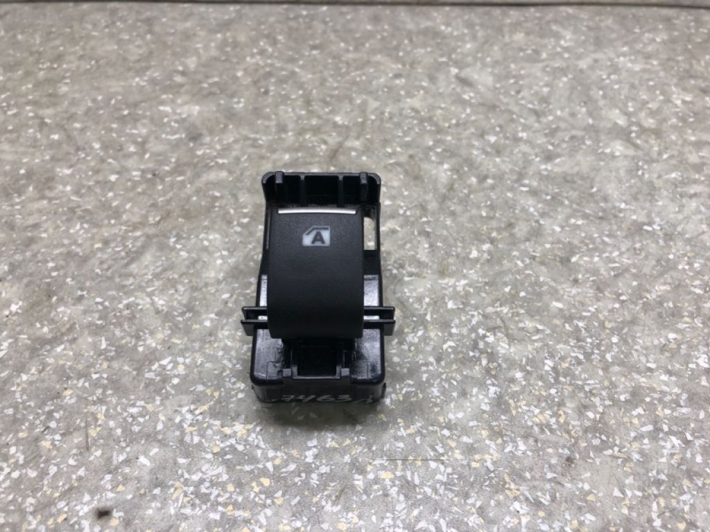 848100E060 | Кнопка стеклоподъемника TOYOTA CAMRY 70 17-