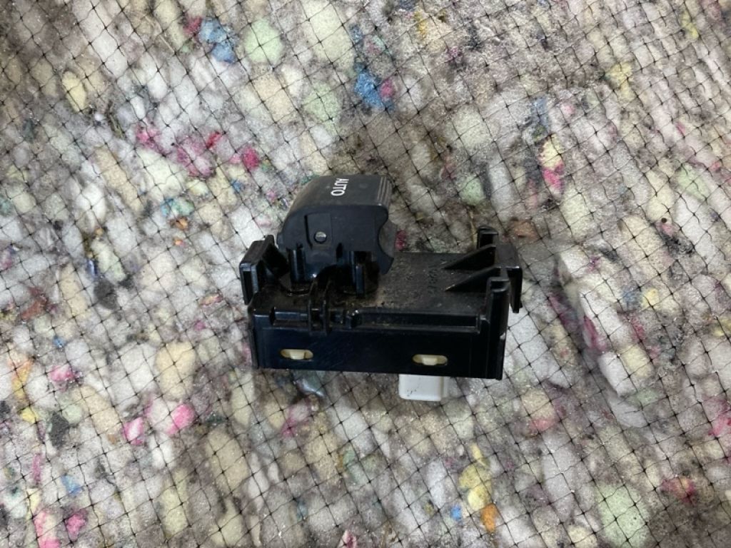 84810-33110 | Кнопка стеклоподъемника задняя левая LEXUS ES350 06-12 - Фото 2