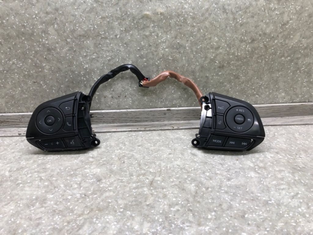 8425006850C0 | Кнопки на руль TOYOTA CAMRY 70 17-