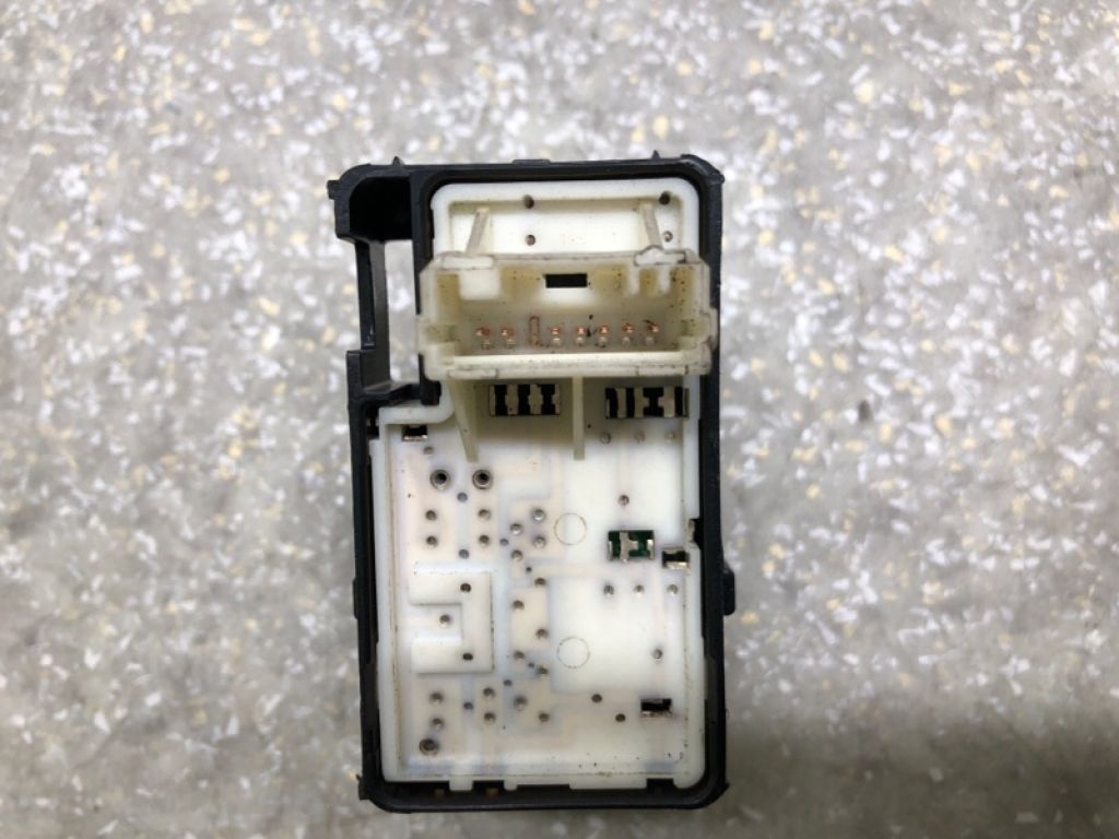 848100E040 | Кнопка склопідіймача TOYOTA CAMRY 70 17- - Фото 2