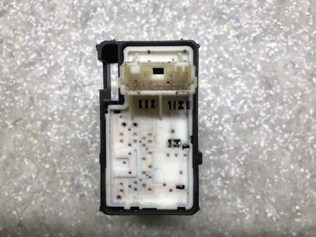 848100E040 | Кнопка стеклоподъемника TOYOTA CAMRY 70 17- - Фото 2