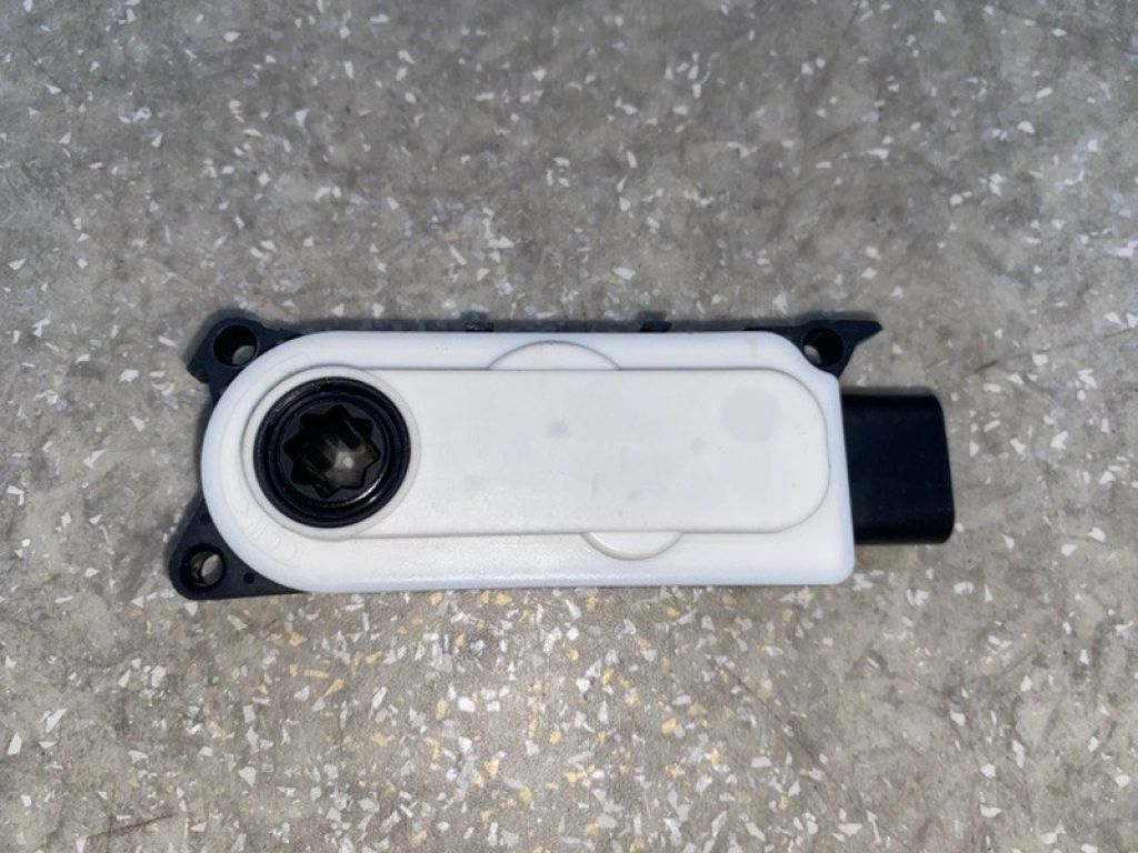 VC8853100A | Жалюзи радиатора MAZDA CX-50 22-