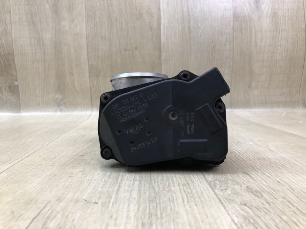 06F 133 062 AG | Дроссельная заслонка VOLKSWAGEN GOLF 06-12 - Фото 4