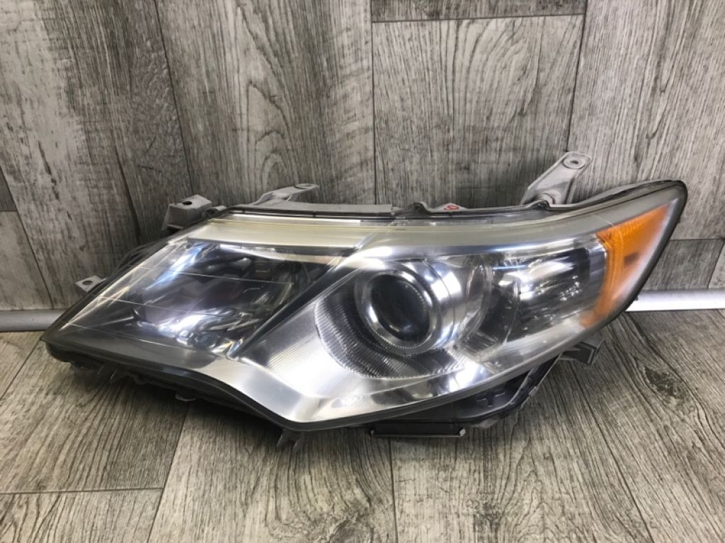 81150-06470 | Фара ліва TOYOTA CAMRY 50 12-15
