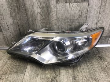Фара ліва TOYOTA CAMRY 50 12-15