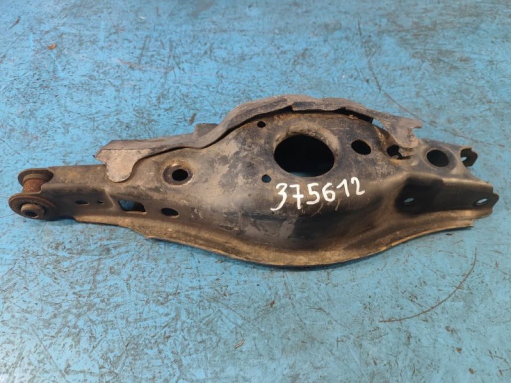 48740-75010 | Важіль задньої підвіски нижній поперечний лівий LEXUS CT200 11-17