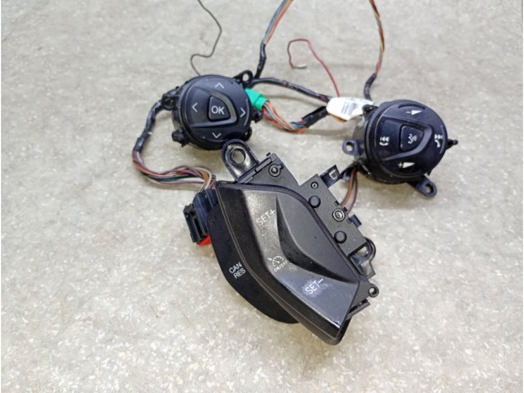 AM5Z-9C888-J | Кнопки на руль FORD FOCUS 10-18