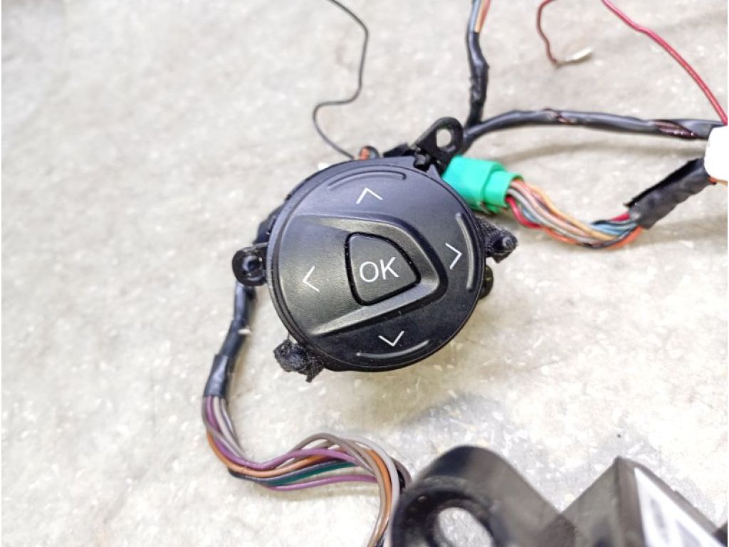 AM5Z-9C888-J | Кнопки на руль FORD FOCUS 10-18 - Фото 3
