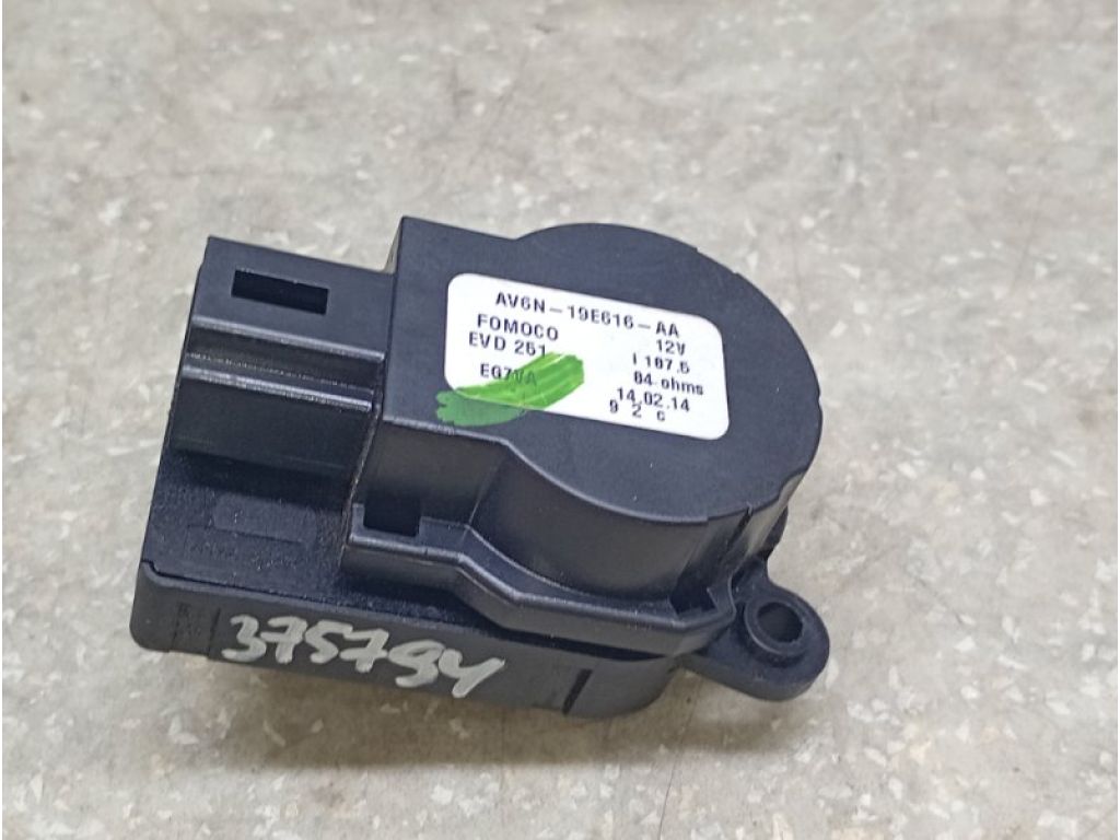 AV6Z-19E616-A | Моторчик заслонки печки FORD FOCUS 10-18