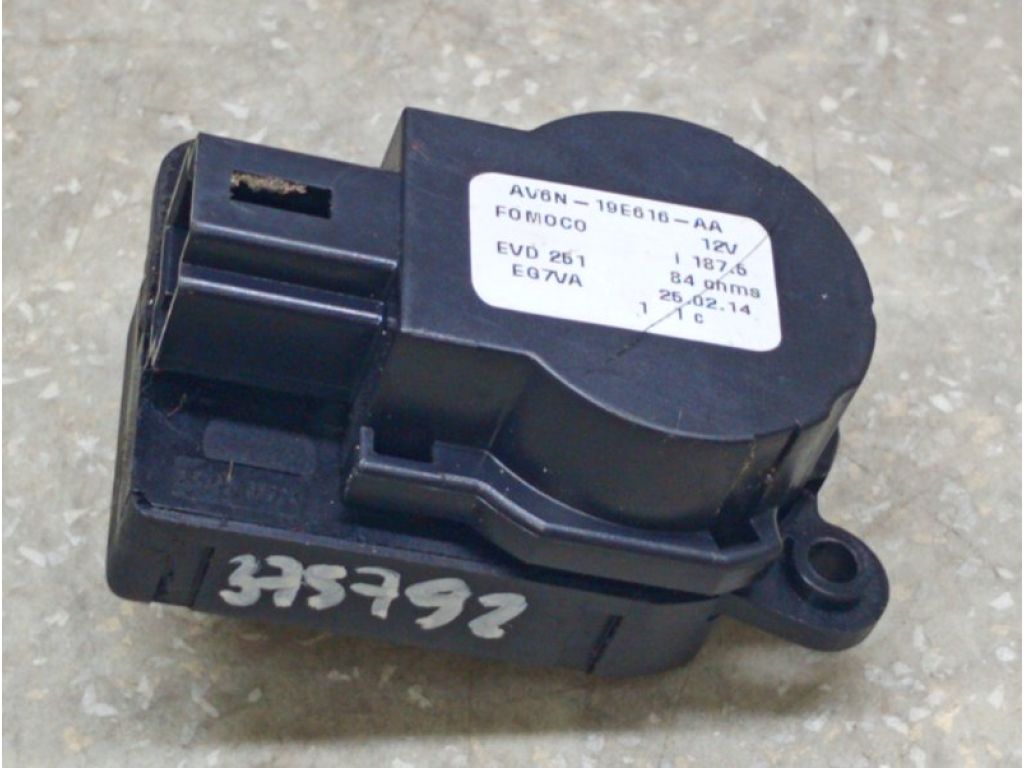 AV6Z-19E616-A | Моторчик заслонки печки FORD FOCUS 10-18