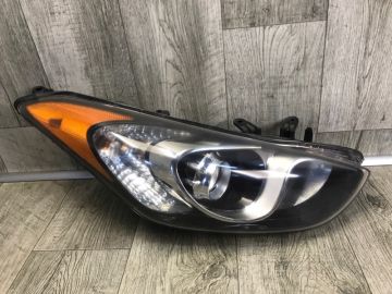 Фара права HYUNDAI ELANTRA GD 12-17