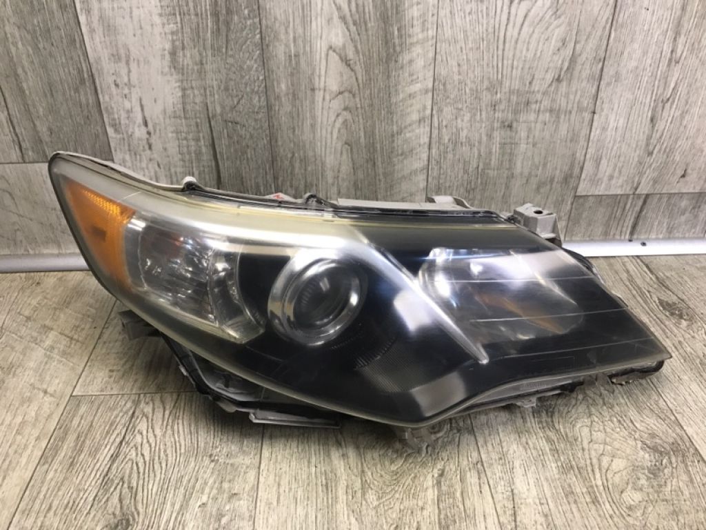 81110-06800 | Фара права TOYOTA CAMRY 50 12-15