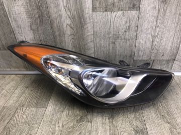 Фара права HYUNDAI ELANTRA MD 10-15