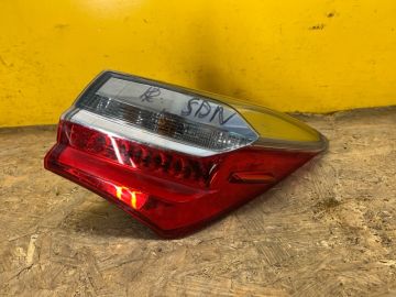 Фонарь наружный правый TOYOTA COROLLA 12-19 E180