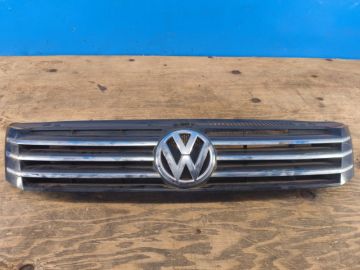 Решетка радиатора VOLKSWAGEN PASSAT B7 11-15