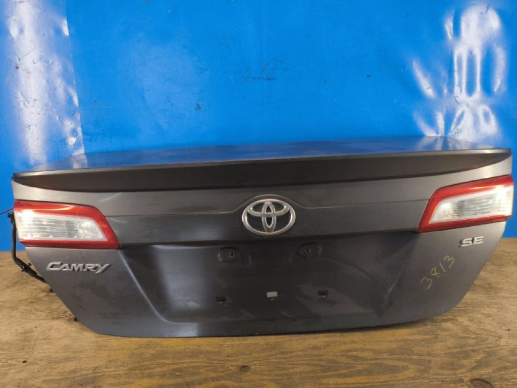 64401-06630 | Кришка багажника TOYOTA CAMRY 50 12-15