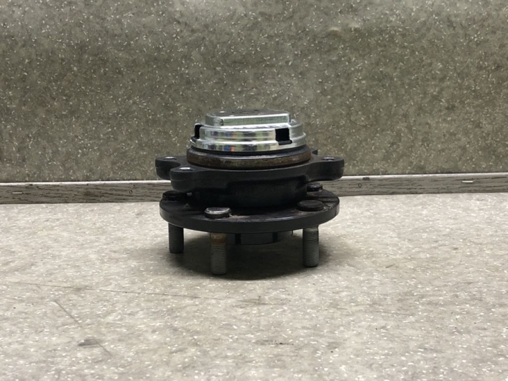 40202EJ70A | Маточина колеса передня ліва INFINITI M25/M37/M56/Q70/M35H 10-16