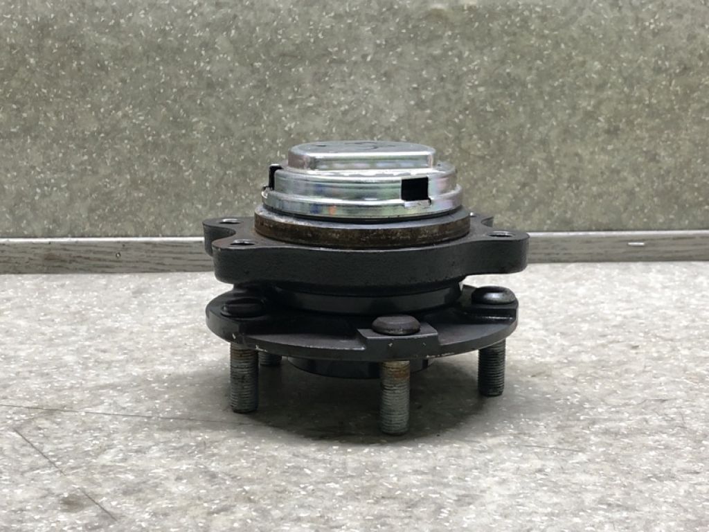 40202EJ70A | Маточина колеса передня права INFINITI M25/M37/M56/Q70/M35H 10-16