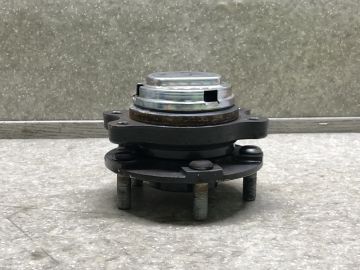 Маточина колеса передня права INFINITI M25/M37/M56/Q70/M35H 10-16