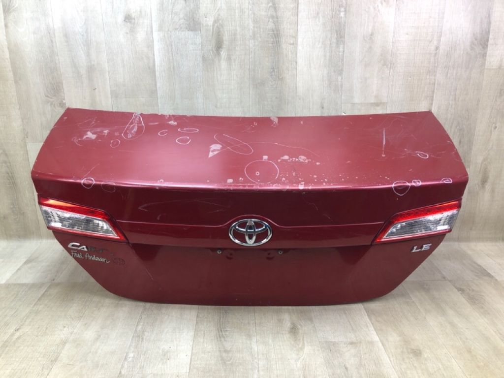 64401-06630 | Кришка багажника TOYOTA CAMRY 50 12-15