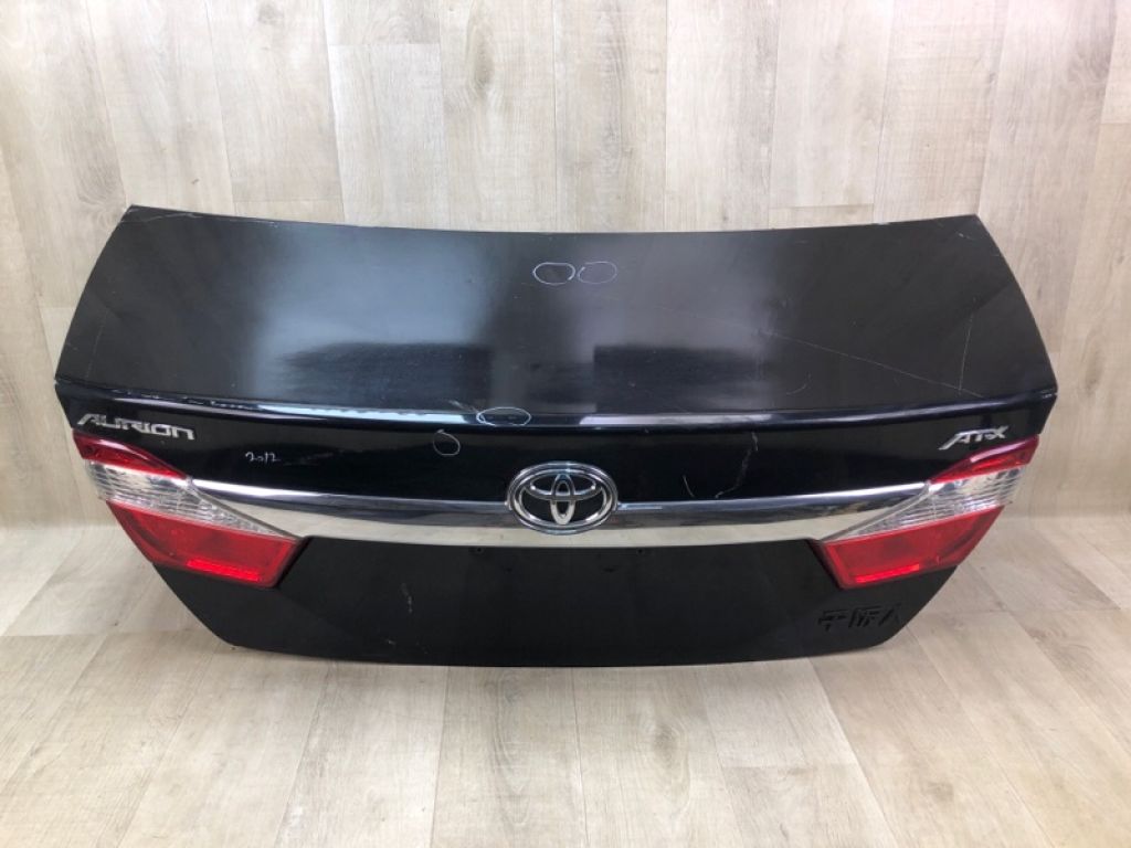 64401-33590 | Кришка багажника TOYOTA CAMRY 50 12-15