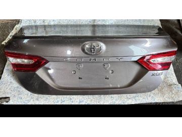 Кришка багажника TOYOTA CAMRY 70 17-