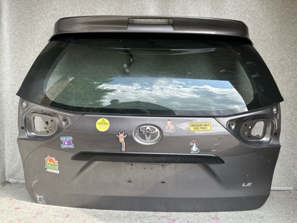 6700508090 | Кришка багажника TOYOTA SIENNA 11-16