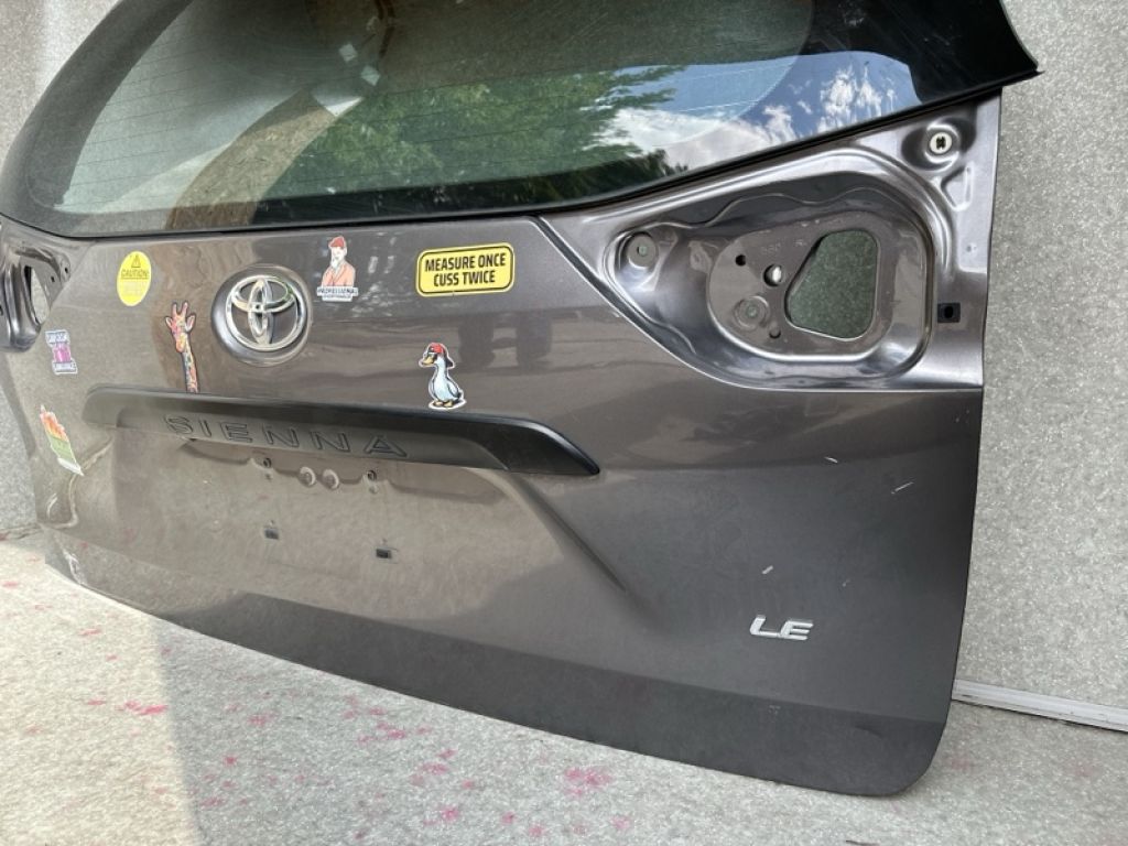 6700508090 | Кришка багажника TOYOTA SIENNA 11-16 - Фото 4