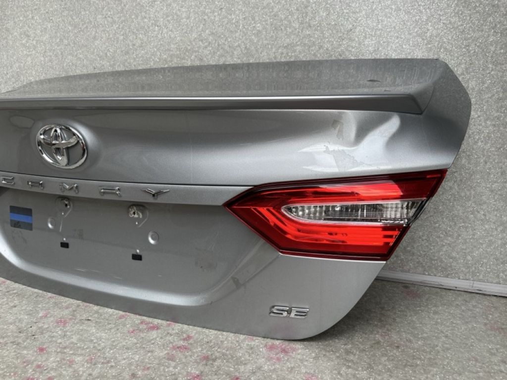6440106F40 | Кришка багажника TOYOTA CAMRY 70 17- - Фото 4
