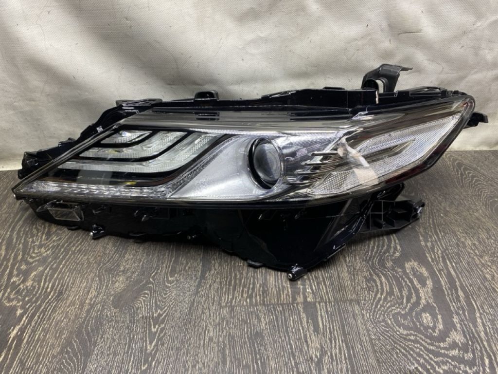 81185-33D70 | Фара ліва TOYOTA CAMRY 70 17-