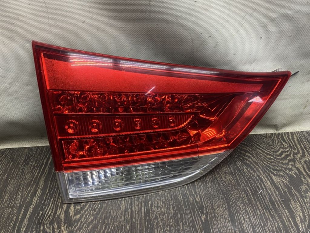 81590-08010 | Фонарь внутренний задний левый TOYOTA SIENNA 11-16