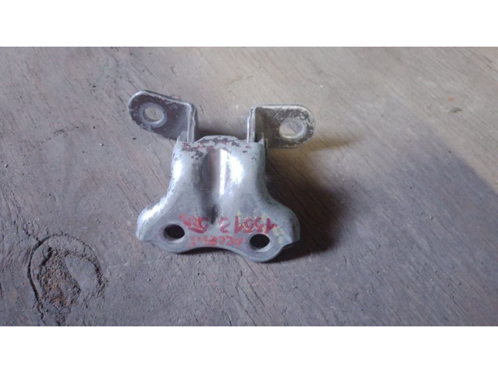 Петля двери HYUNDAI ACCENT RB 10-