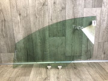 Скло дверей переднє ліве NISSAN TIIDA/VERSA C11 04-11
