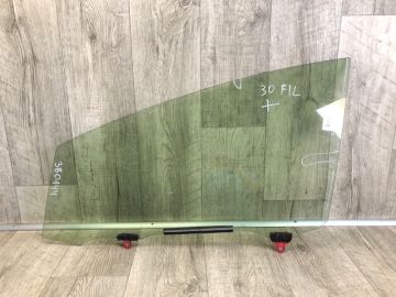 Скло дверей переднє ліве TOYOTA PRIUS PLUS 11-14