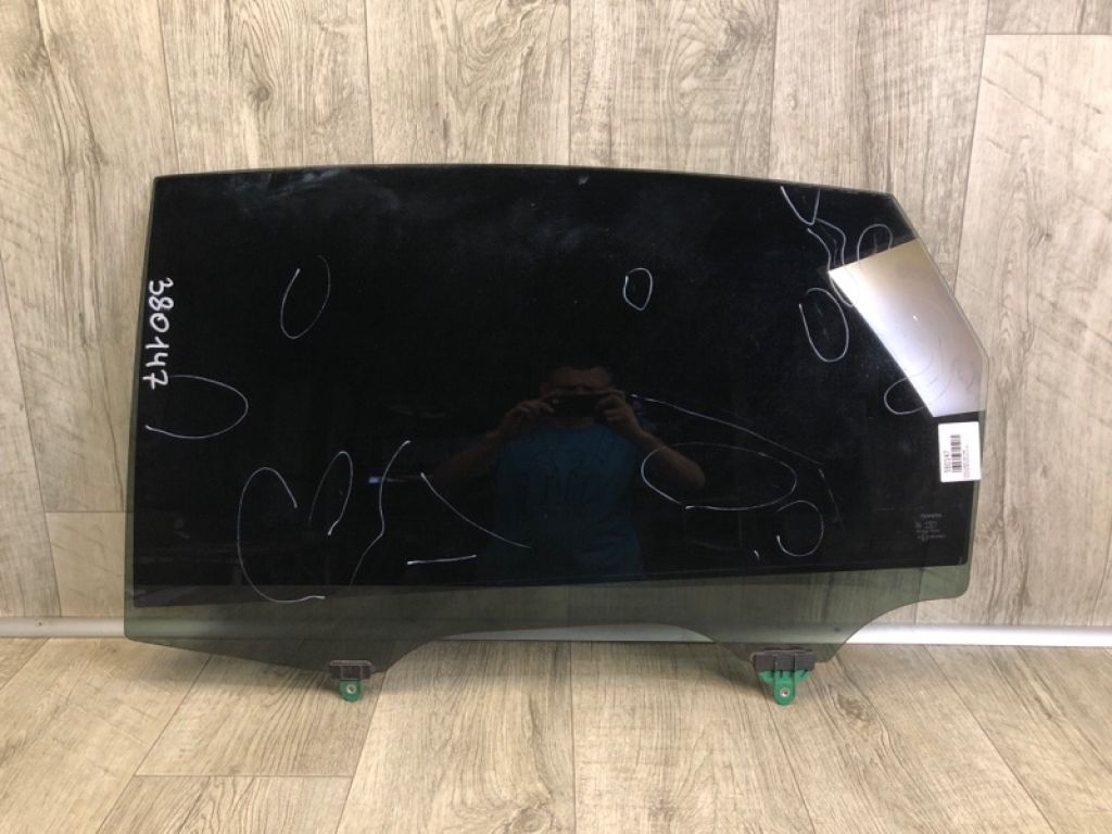 68104-47080 | Скло дверей заднє ліве TOYOTA PRIUS PLUS 11-14