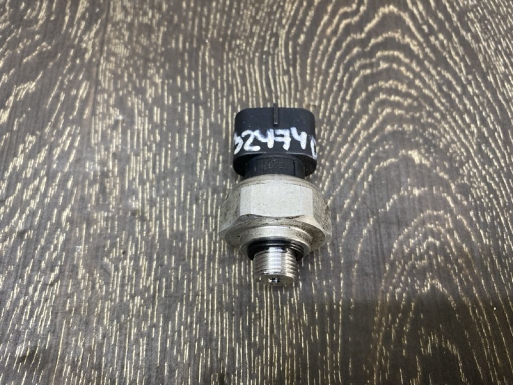 88719-33020 | Датчик тиску кондиціонера TOYOTA AVALON 05-12