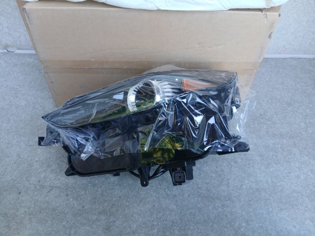 DGH951040A | Фара ліва MAZDA CX-30 19-