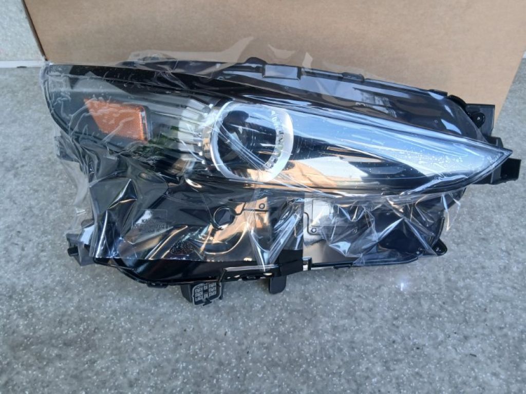 DGH951030A | Фара права MAZDA CX-30 19-