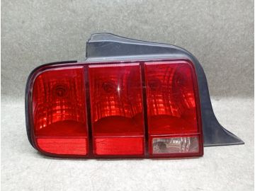Ліхтар зовнішній лівий FORD MUSTANG 05 - 14