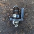 3M4Z-8575-B | Корпус термостату FORD ESCAPE 12-19 - Прев'ю 3