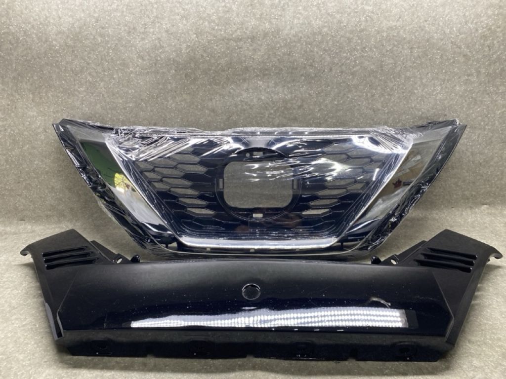 623106MR0A | Решітка радіатора NISSAN QASHQAI/ROGUE SPORT 14-