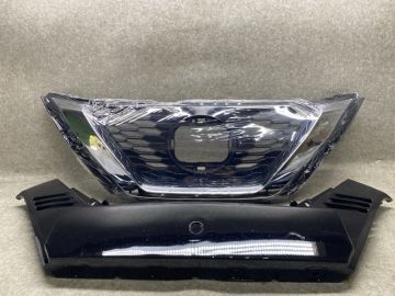 Решітка радіатора NISSAN QASHQAI/ROGUE SPORT 14-