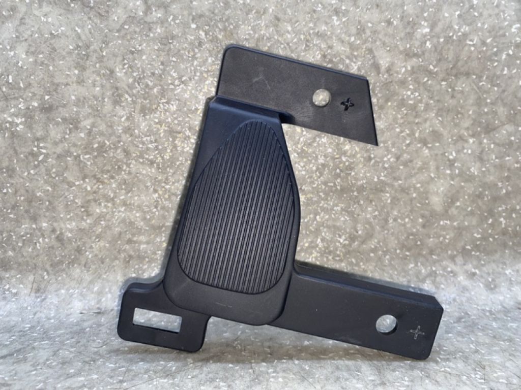622576RR0B | Заглушка протитуманних фар ліва NISSAN X-TRAIL/ROGUE T33 20-