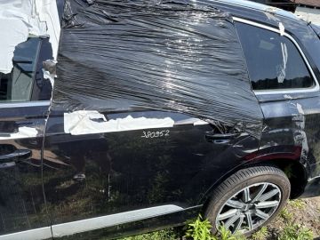 Двері задні ліві AUDI Q7 15-19