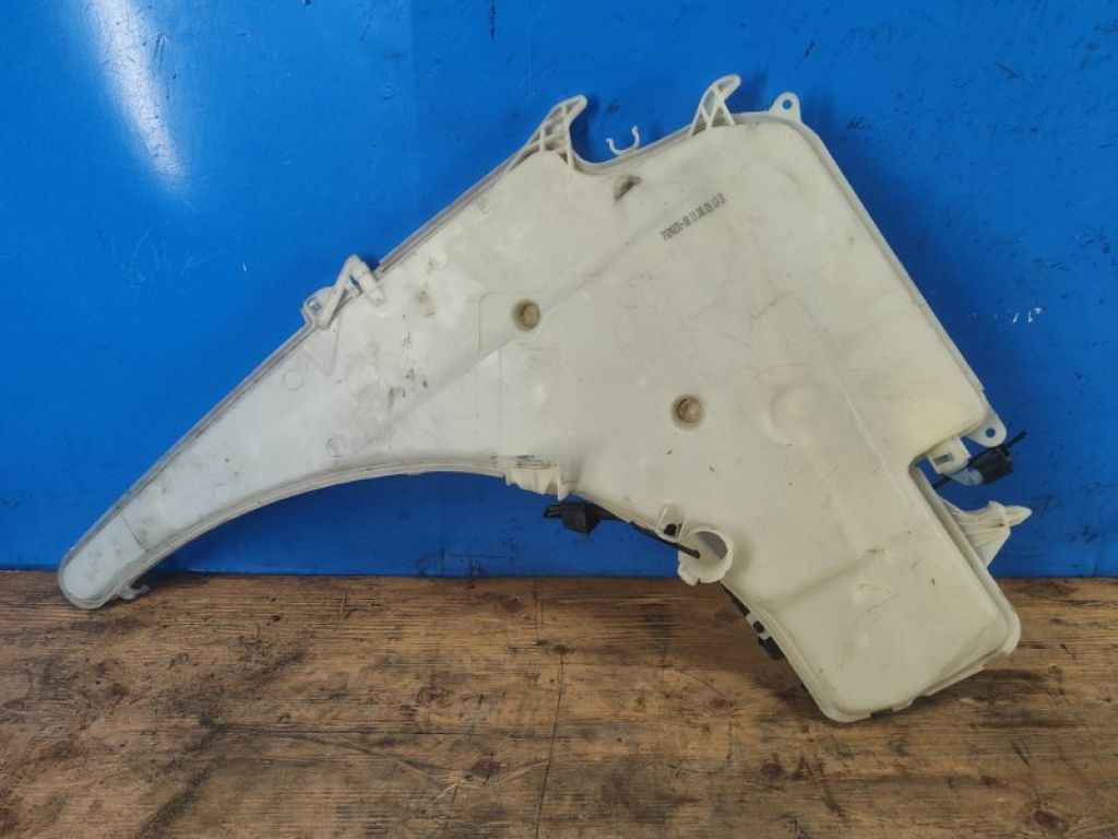 61667238669 | Бачок омывателя BMW 3 SERIES (E90-E93) 2005–2014 - Фото 2
