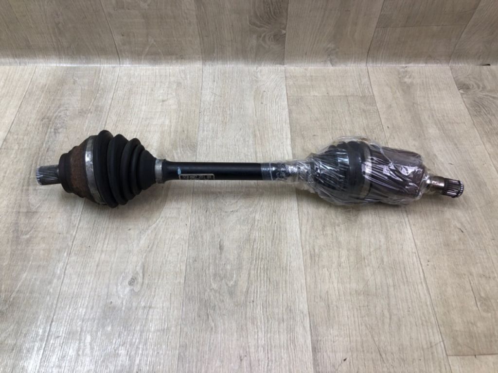 561-407-271-AA | Привід передній лівий VOLKSWAGEN BEETLE 11-19