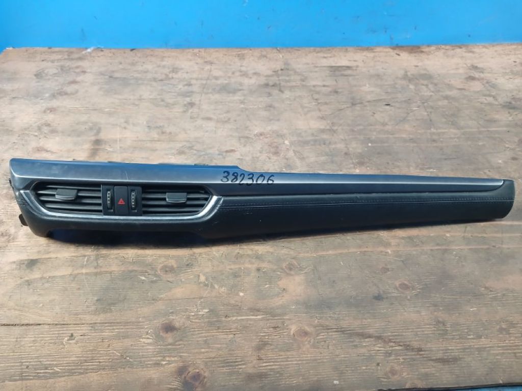 GMG5-55256 | Накладка торпедо ліва MAZDA 6 GJ 12-