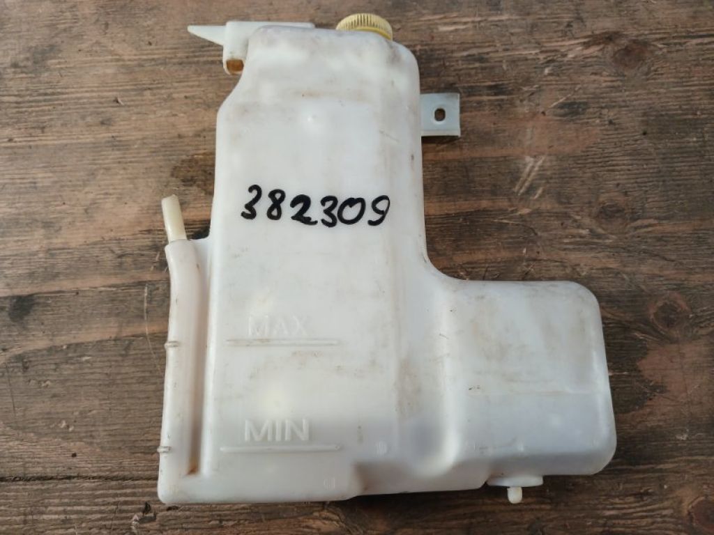 21710-8B400 | Бачок розширювальний NISSAN XTERRA 00-05
