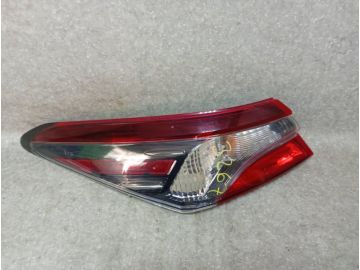 Ліхтар зовнішній лівий TOYOTA CAMRY 70 17-