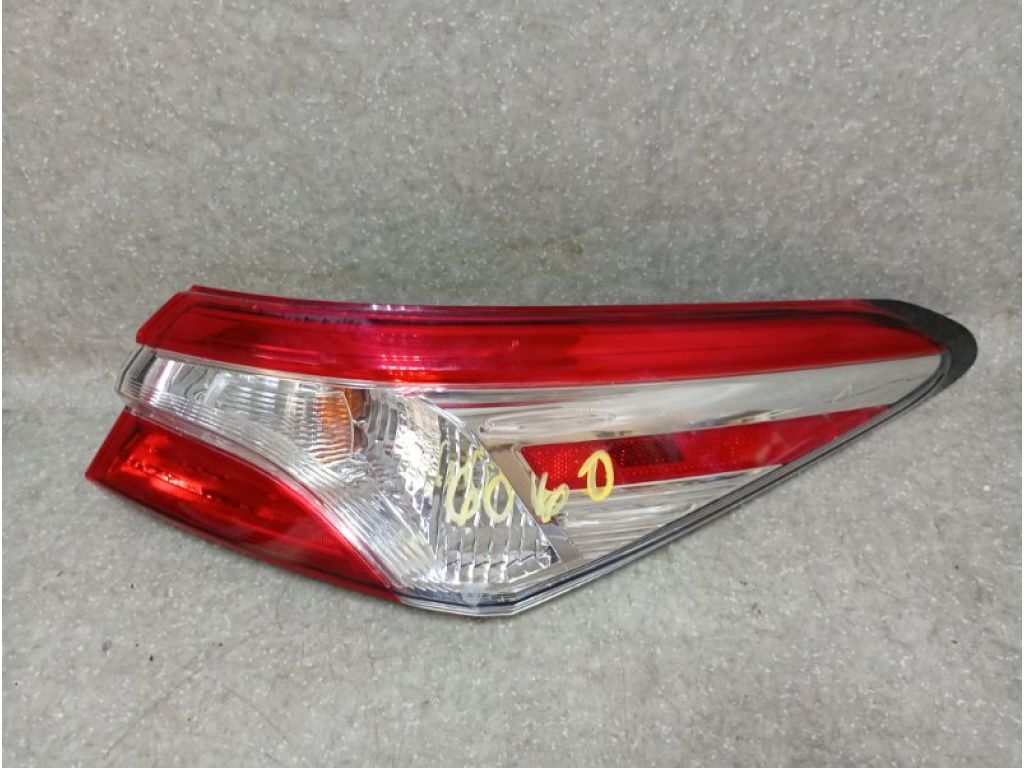 8155006720 | Ліхтар зовнішній задній правий TOYOTA CAMRY 70 17-